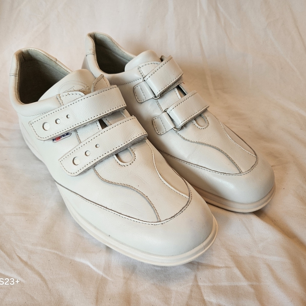 Rohdes White Leather Velcro Strap Sneakers, Size 7.5, NWOT, Some Marks Vintage